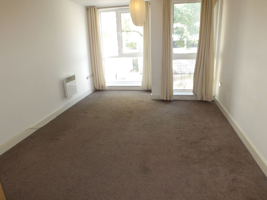 Property photo 3 of 8 Lounge