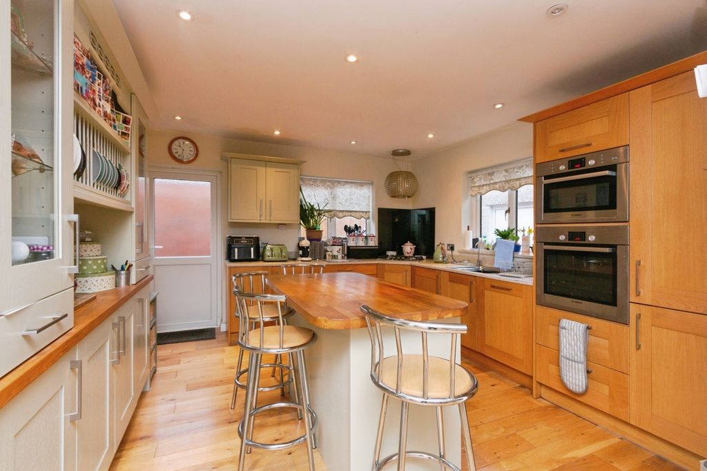 Property photo 2 of 18 Pbox-Img.Jpg