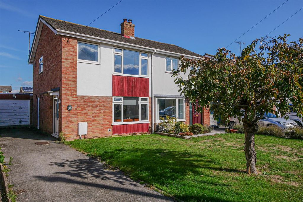 Property photo 1 of 13 Approach