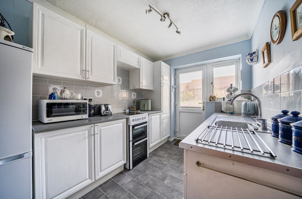 Property photo 3 of 12 Kitchen