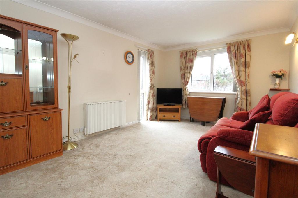 Property photo 2 of 10 Living Room