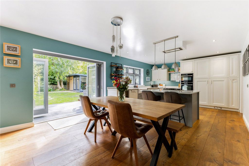 Property photo 2 of 15 Kitchen/Breakfast