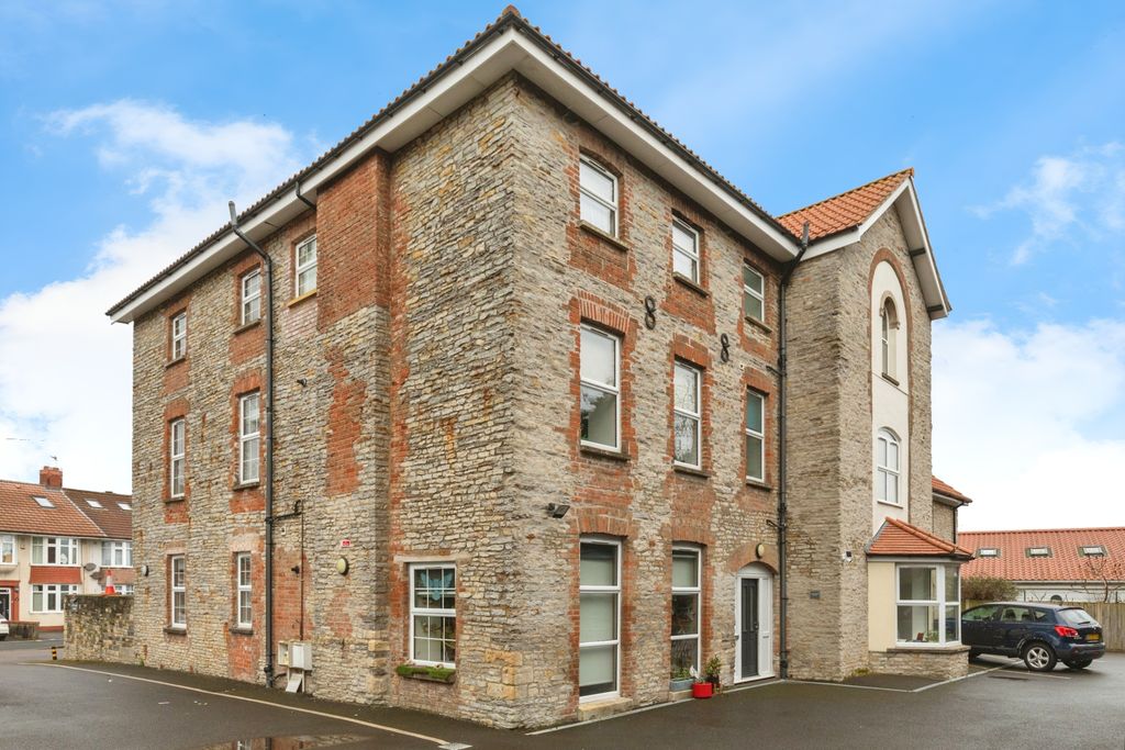 Property photo 1 of 17 Building