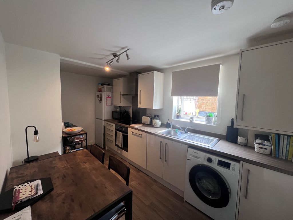 Property photo 3 of 6 Kitchen