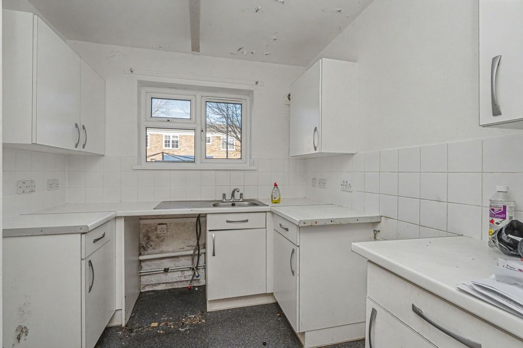 Property photo 3 of 14 26 Ditchling, Bracknell, Rg12 7Rg