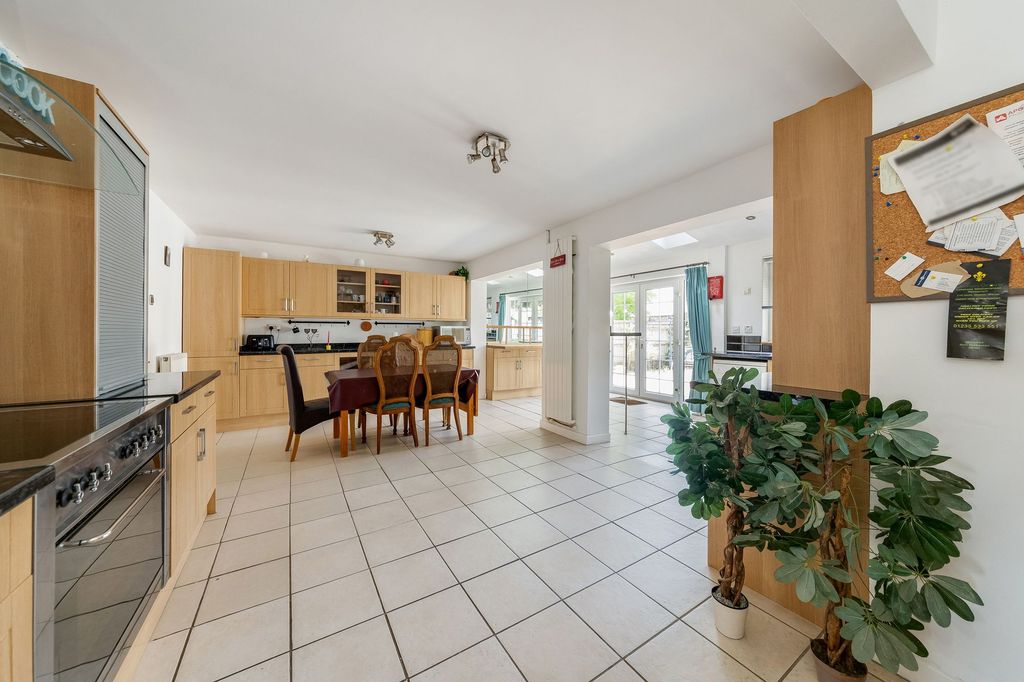 Property photo 2 of 27