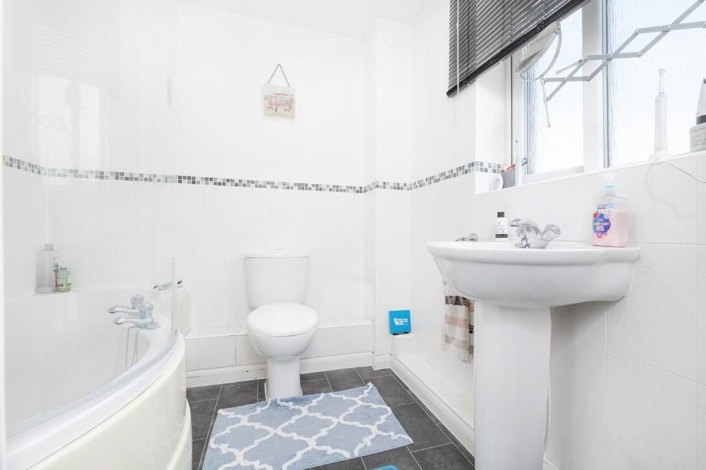 Property photo 2 of 8 Bathroom