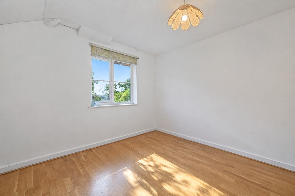 Property photo 2 of 9 Elizabeth Mews - Unfurnished - Bedroom2
