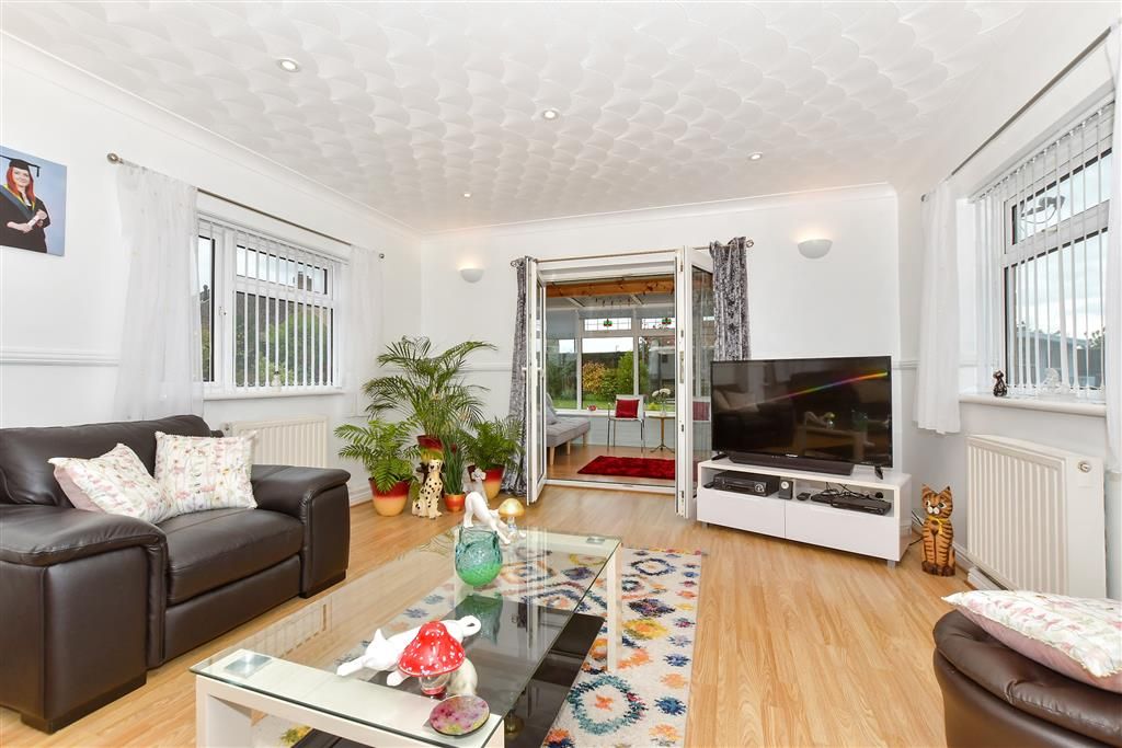 Property photo 1 of 13 Lounge