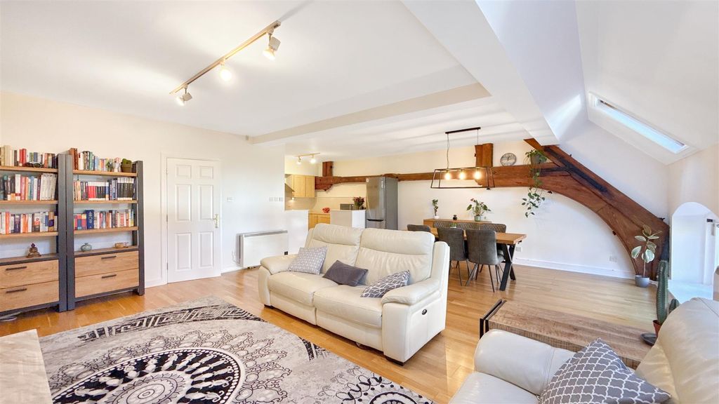 Property photo 3 of 11 37Ffe984432Cef3Db0d5A5Eda04Bc05254B6ee39.Jpg