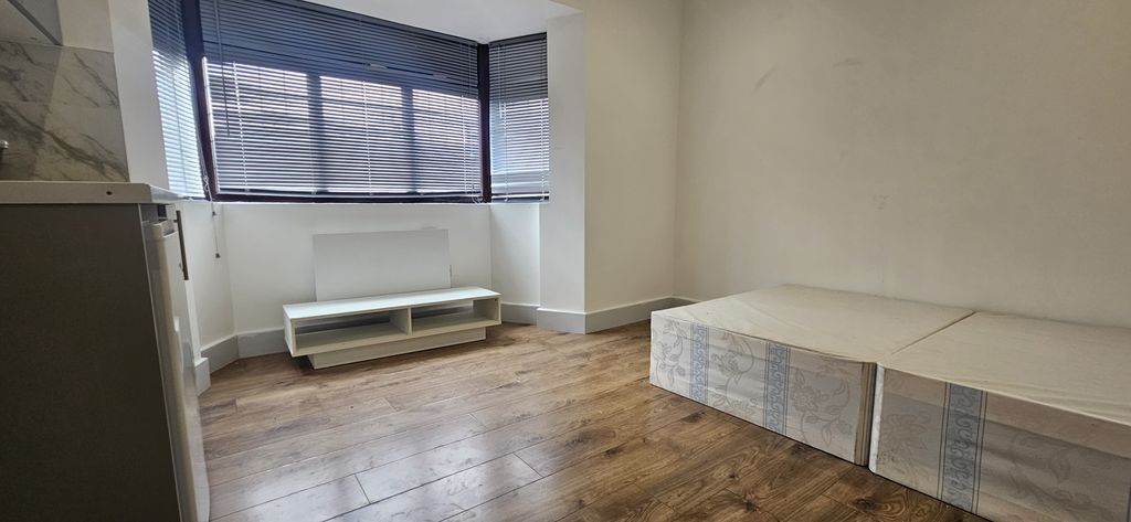 Property photo 1 of 2