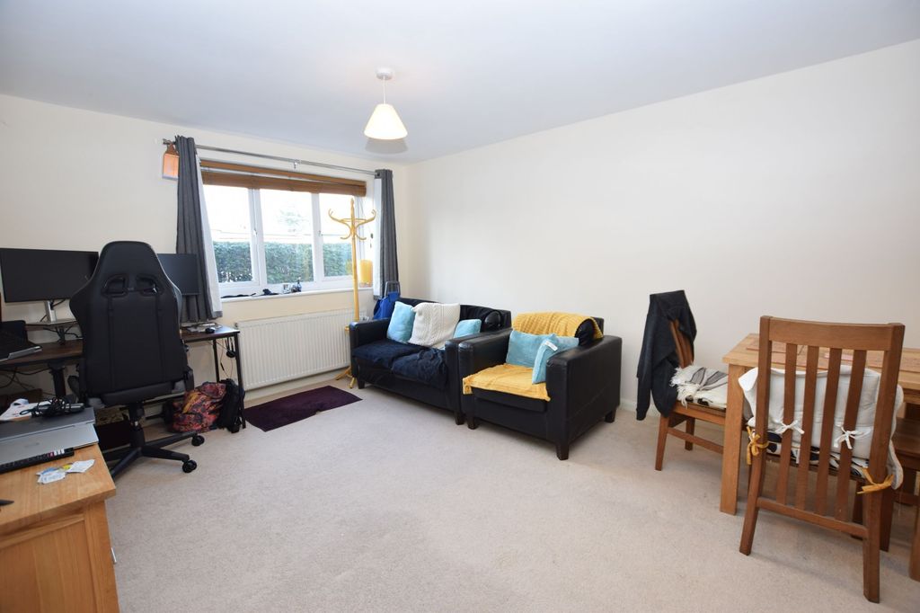 Property photo 3 of 6