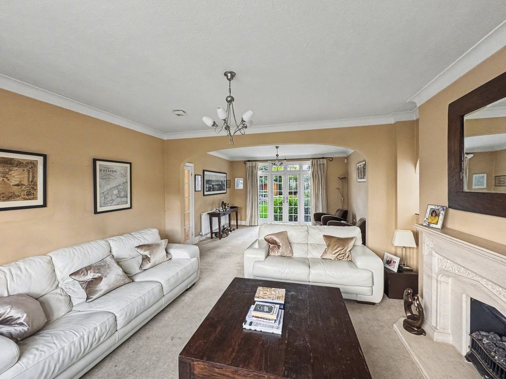 Property photo 2 of 32