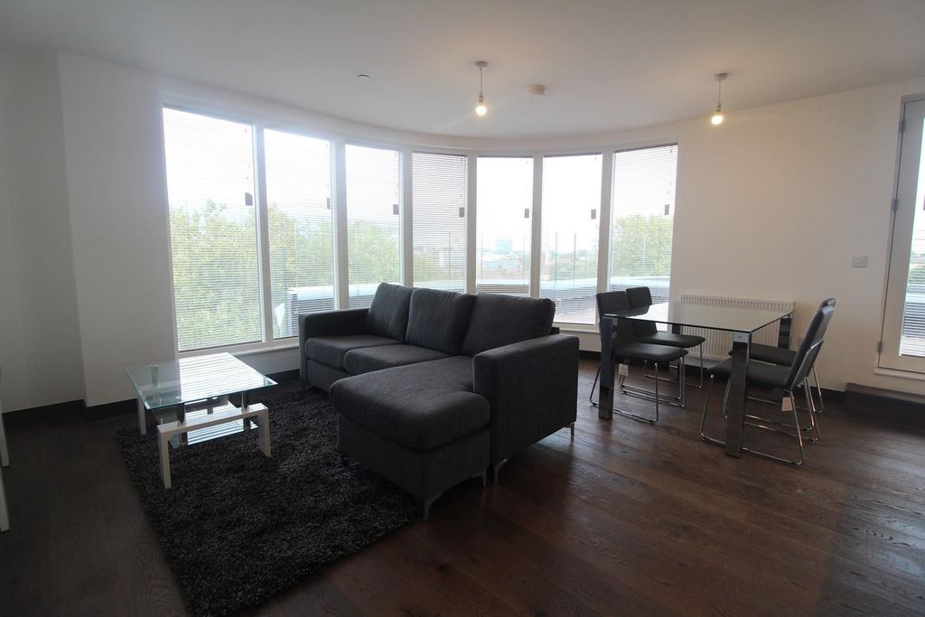 Property photo 3 of 9 Living Area Edit