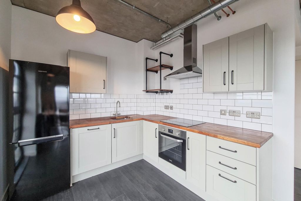 Property photo 1 of 19 E4350051A0F1Ba4Dedd0A0c4Ed36