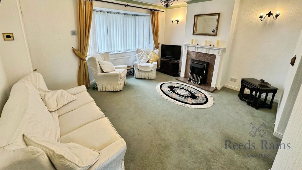 Property photo 2 of 17 Lounge