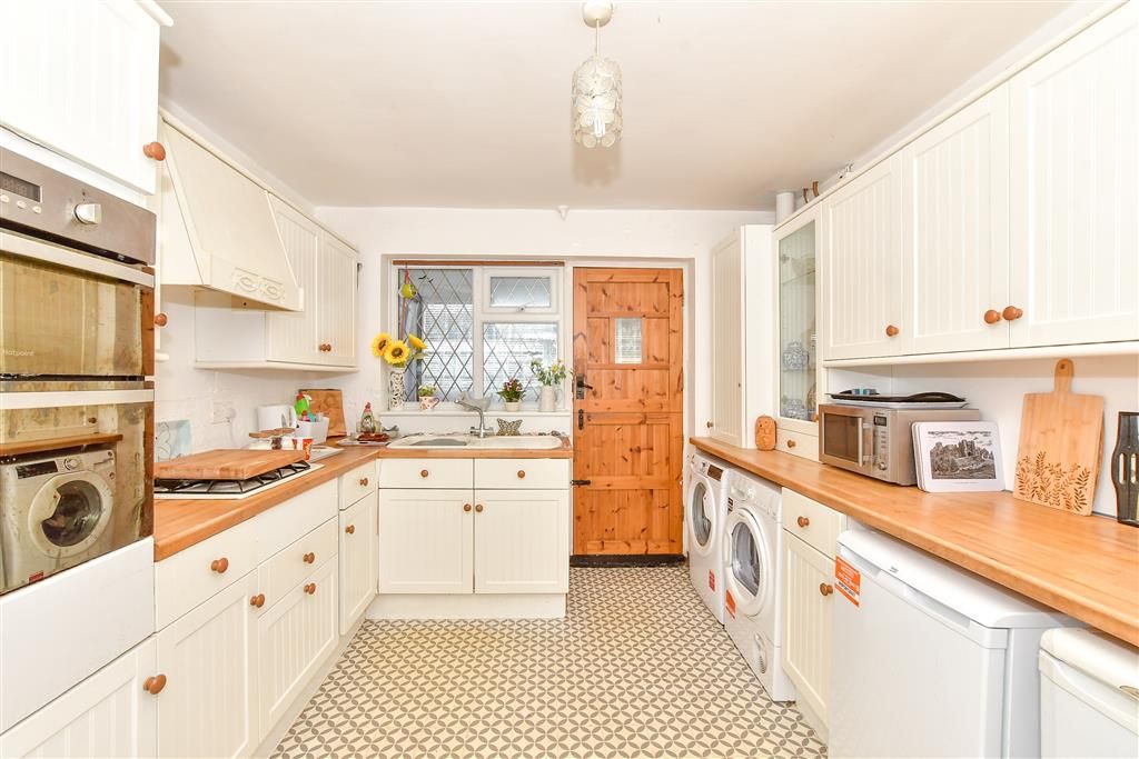 Property photo 1 of 11 Kitchen
