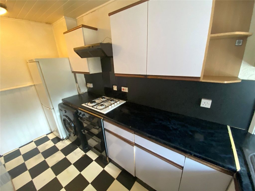 Property photo 3 of 11 Picture No. 12