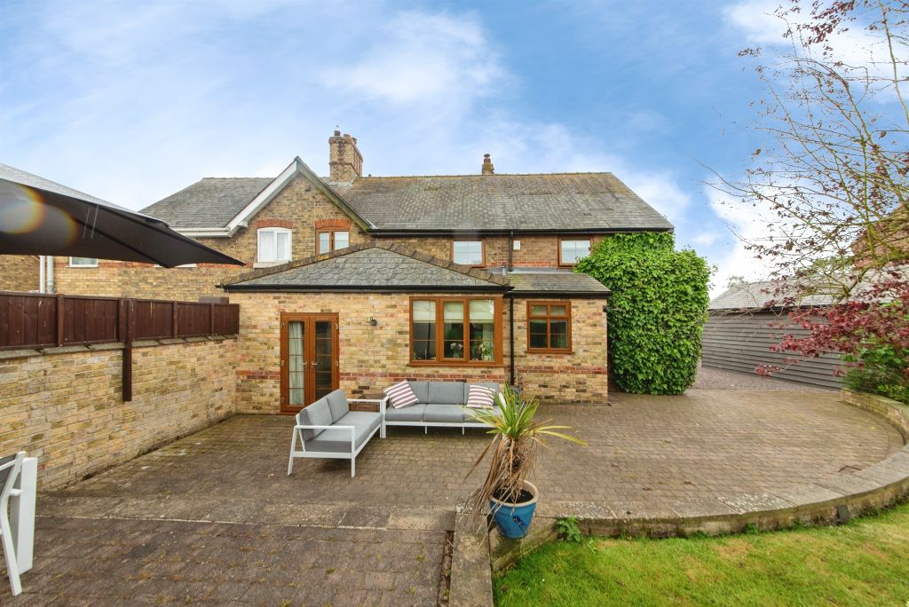 Property photo 3 of 27