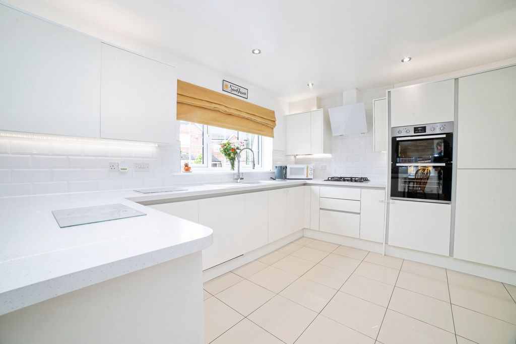 Property photo 2 of 18 Pbox-Img.Jpg