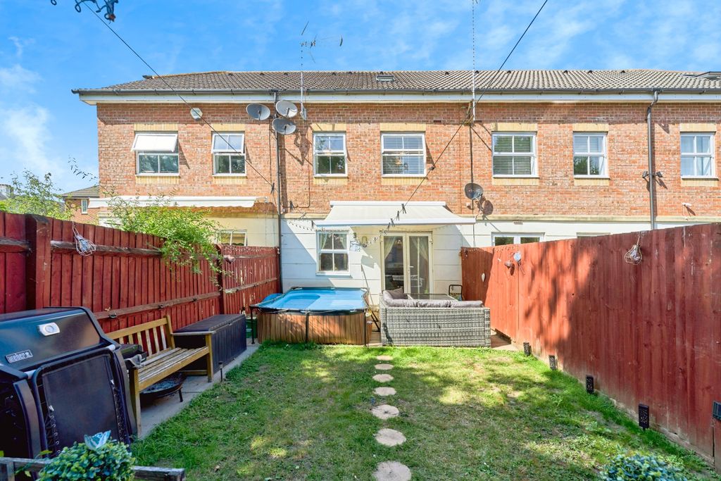 Property photo 2 of 20