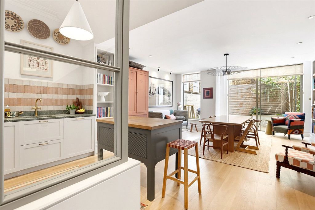 Property photo 2 of 15 Kitchen