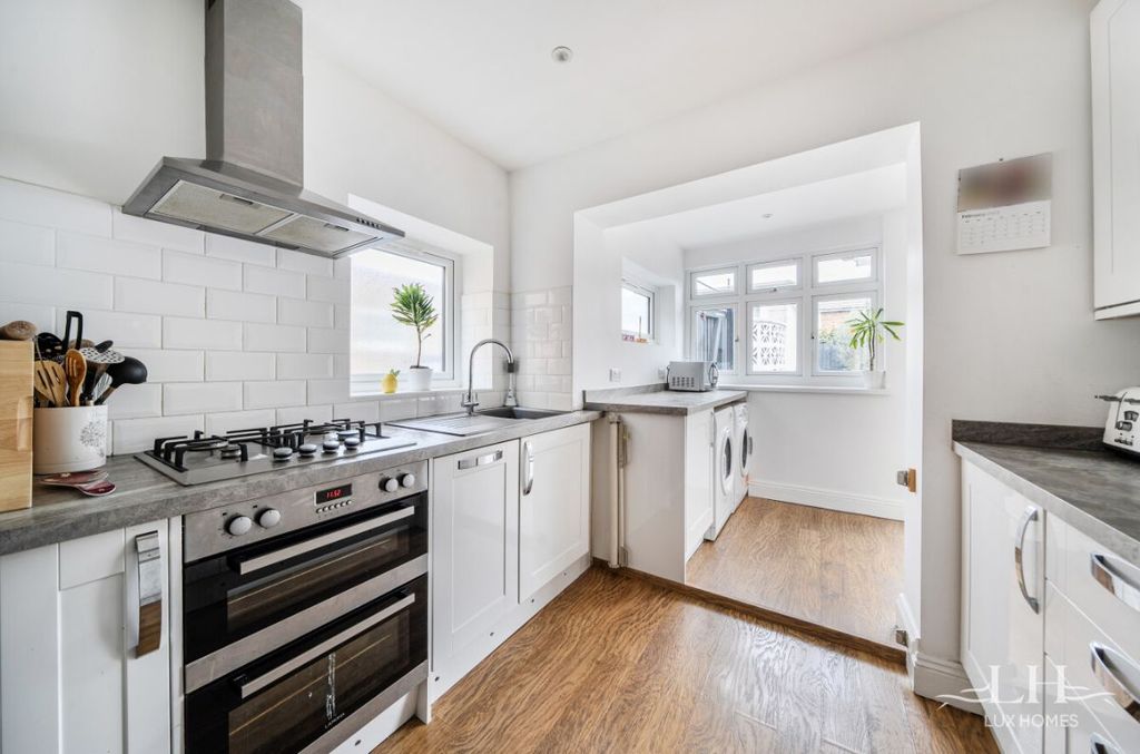 Property photo 3 of 25