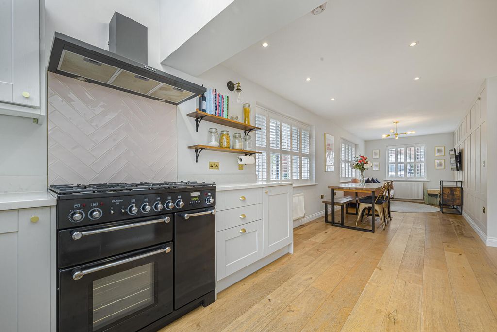 Property photo 3 of 16 Kitchen