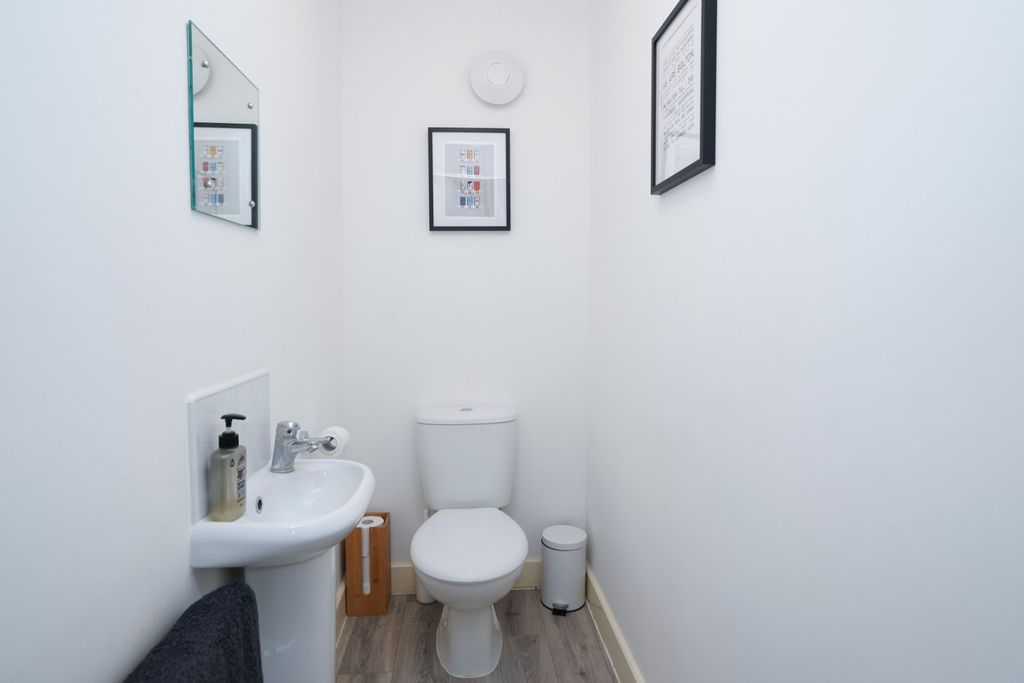 Property photo 2 of 16 Wc