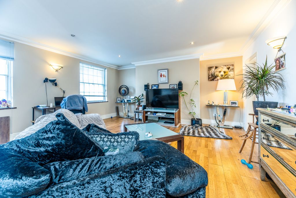 Property photo 2 of 14