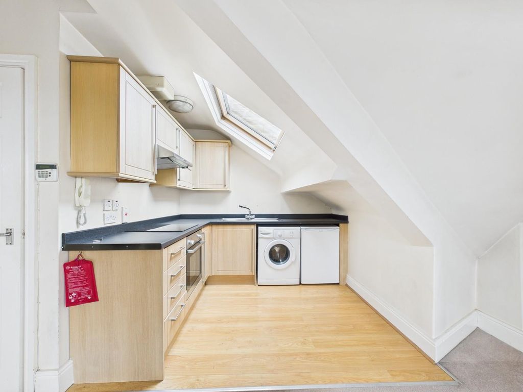 Property photo 2 of 6 Kitchen