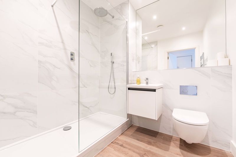 Property photo 3 of 9 Bathroom