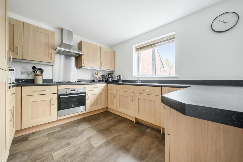 Property photo 2 of 10 Kitchen