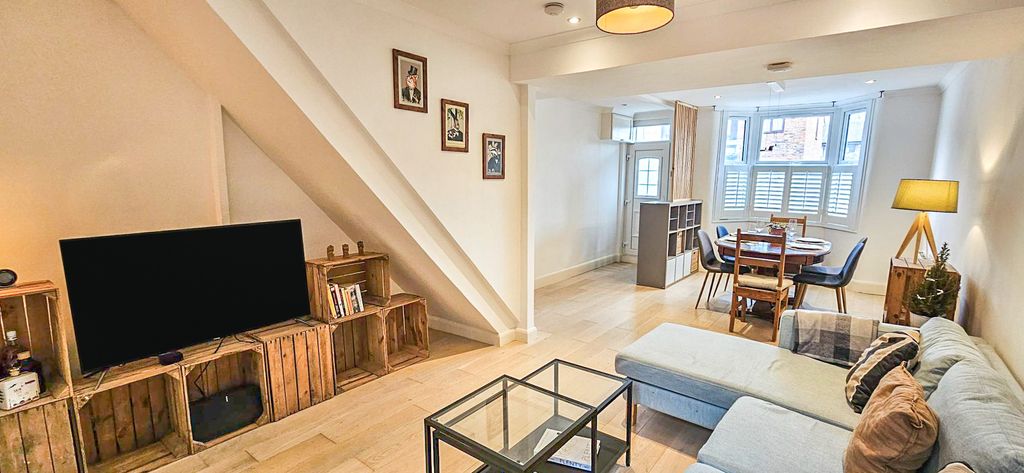 Property photo 3 of 23