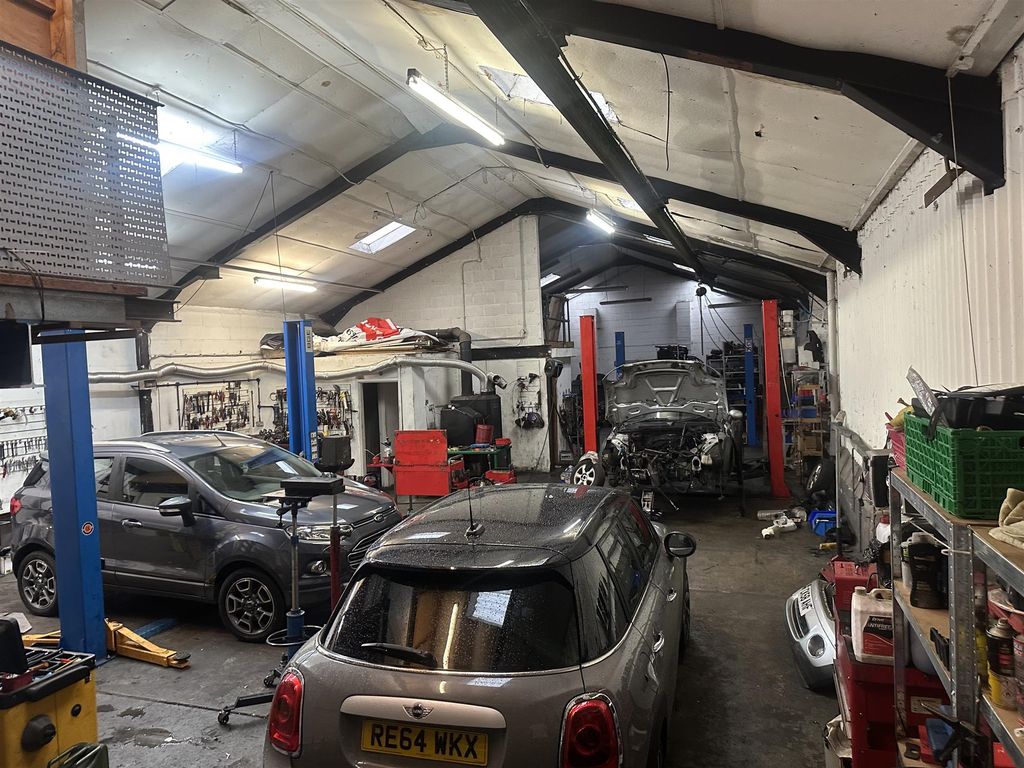 Property photo 1 of 9 Photo 0