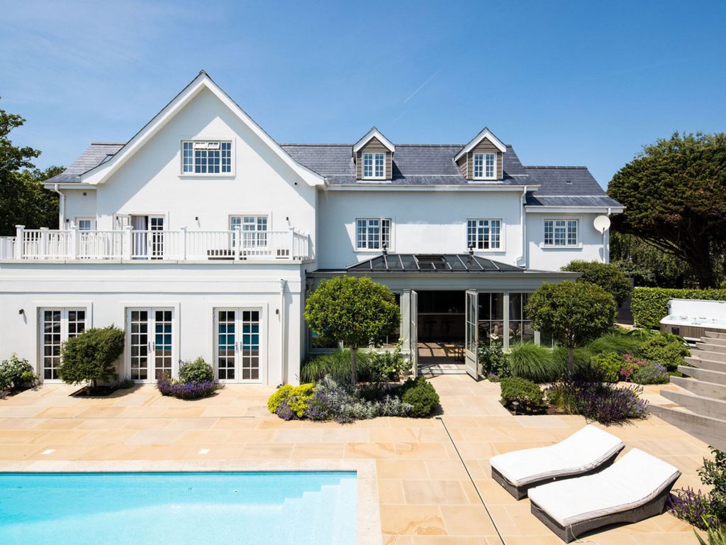 Property photo 2 of 37