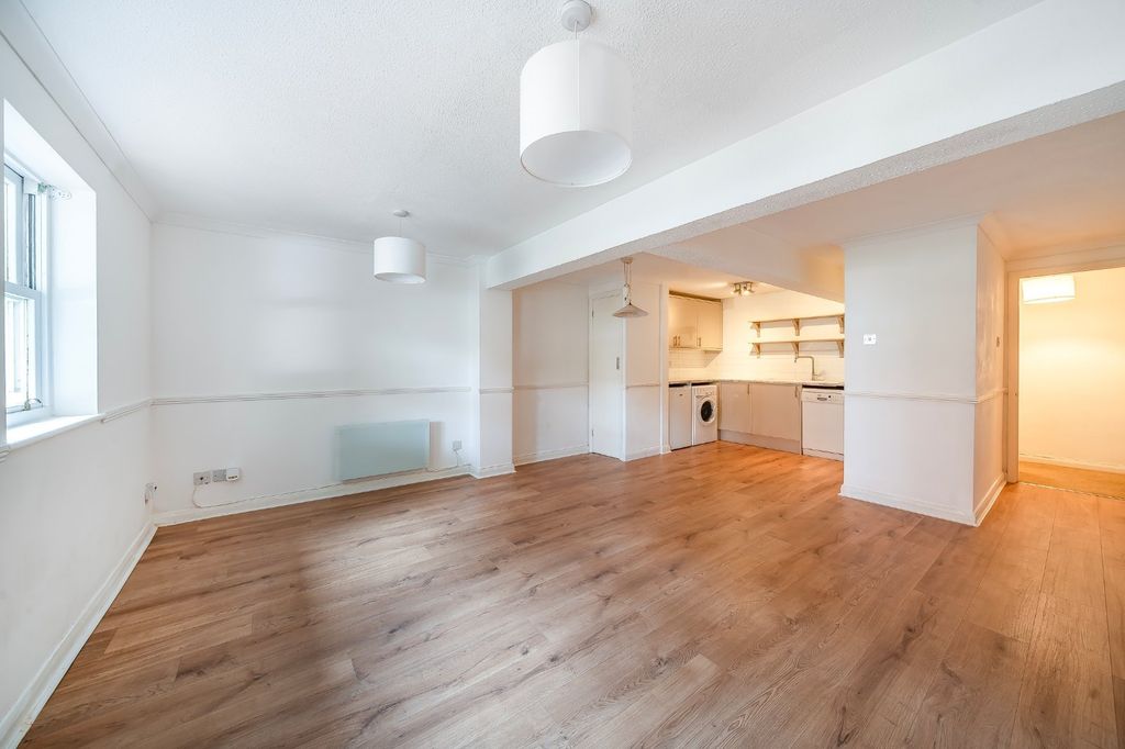 Property photo 2 of 9 Picture No. 07