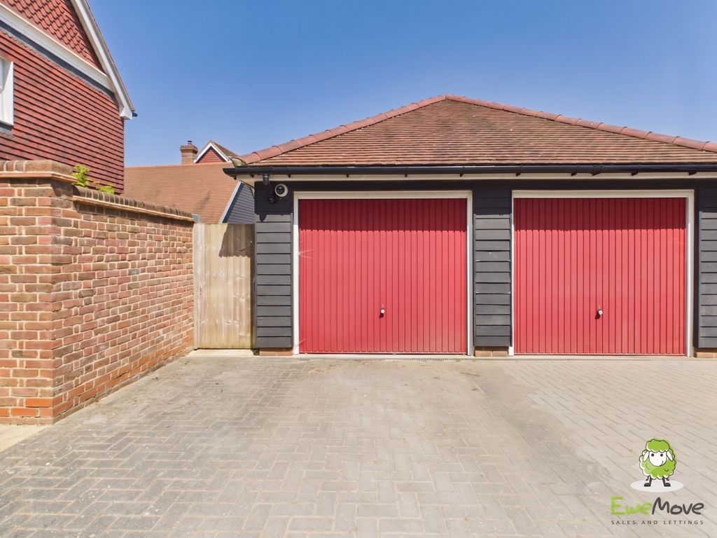 Property photo 2 of 19 Ewemove Estate Agents Basingstoke - Lattimo Walk