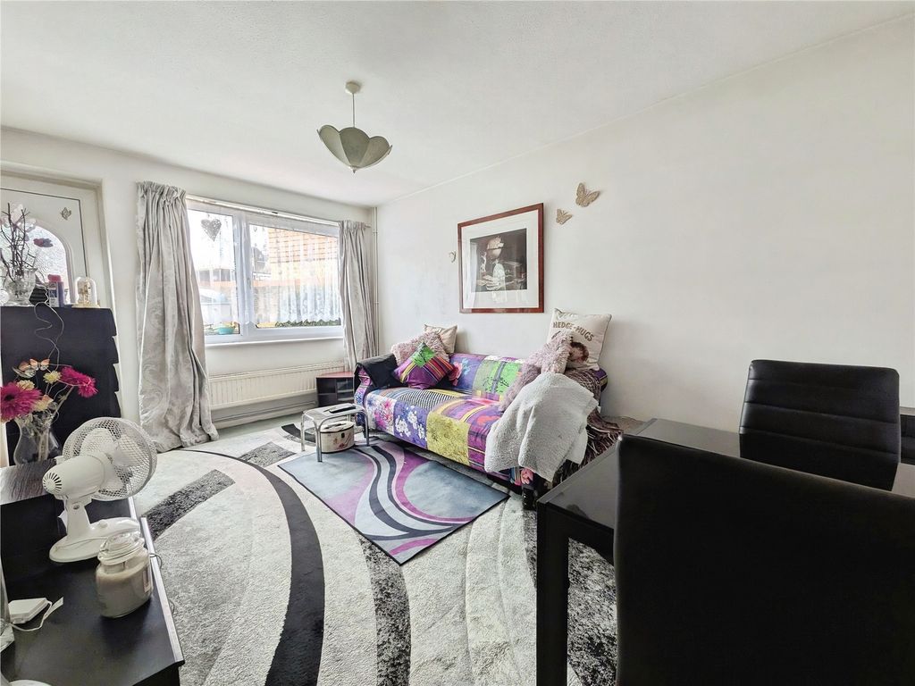 Property photo 2 of 11 Pbox-Img.Jpg