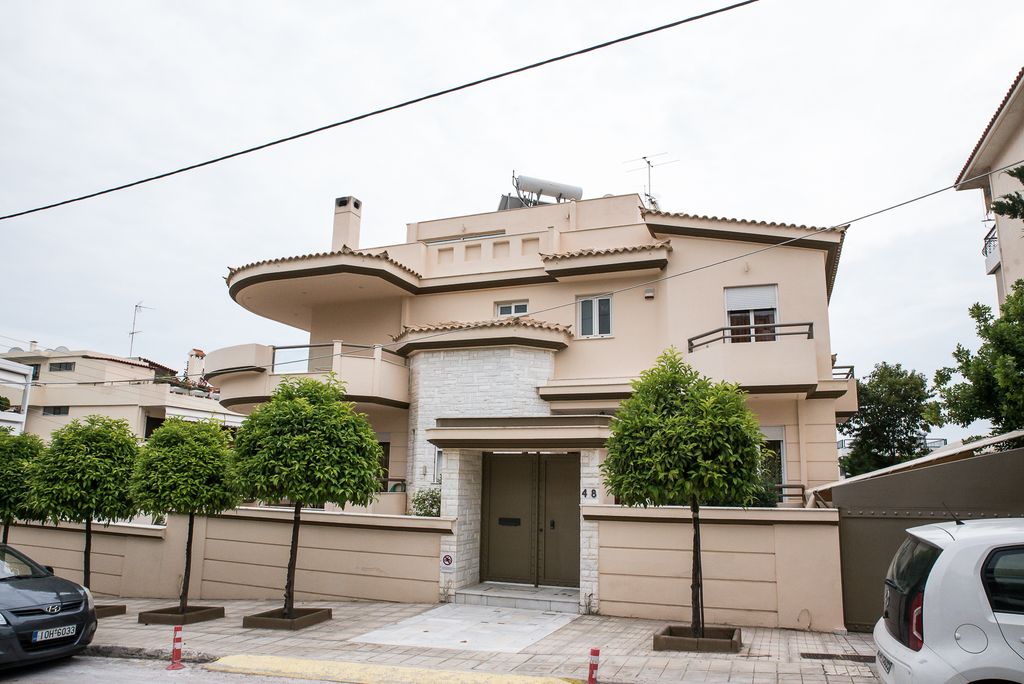 Property photo 1 of 17