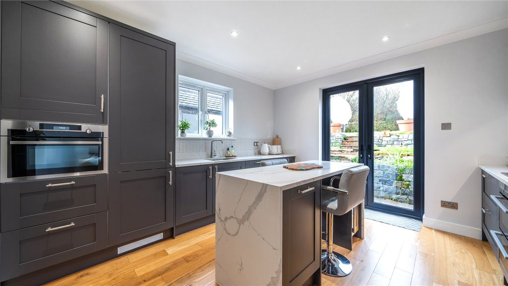 Property photo 2 of 38 Picture No. 29