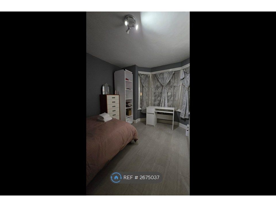 Property photo 3 of 32 Bedroom 1