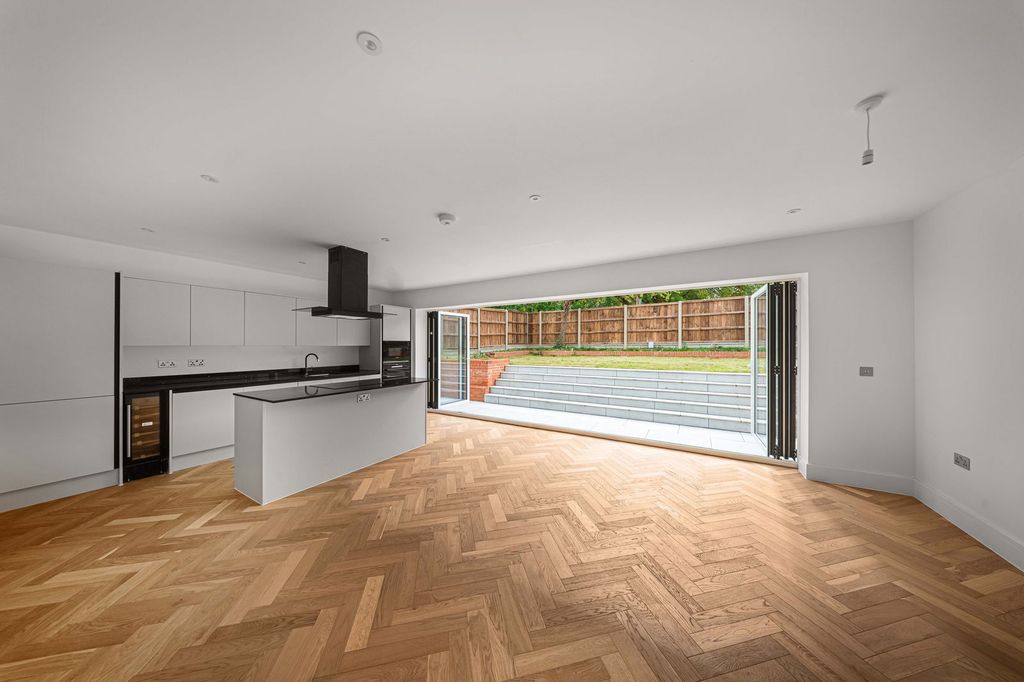 Property photo 2 of 30