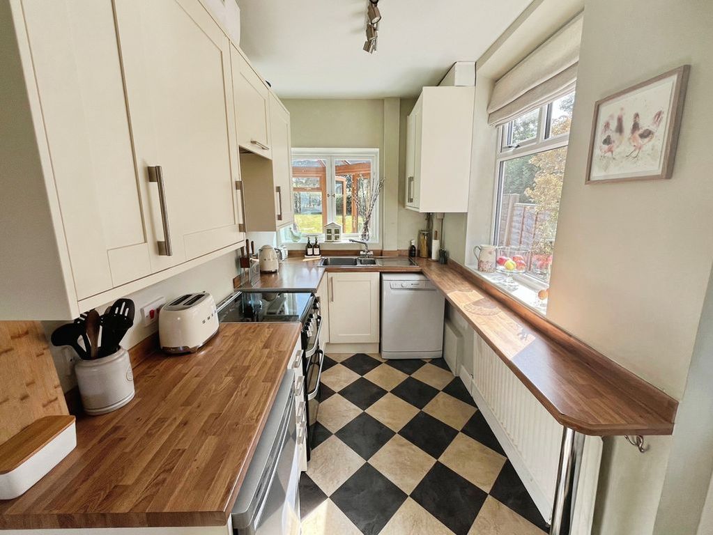 Property photo 3 of 26 Kitchen