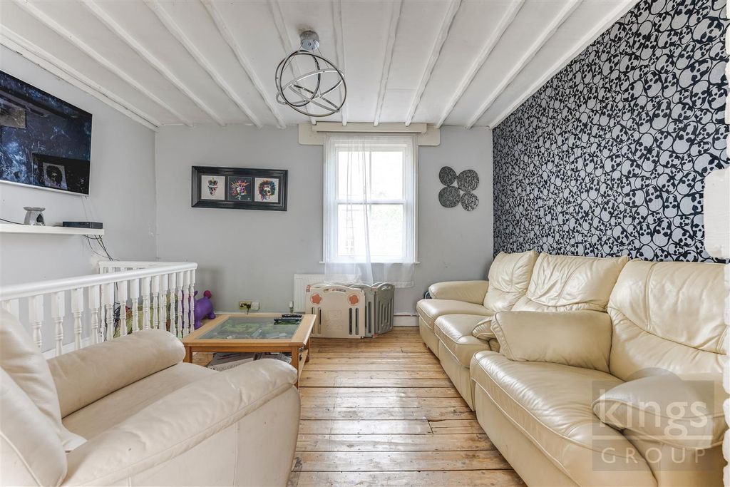 Property photo 2 of 16 Lounge