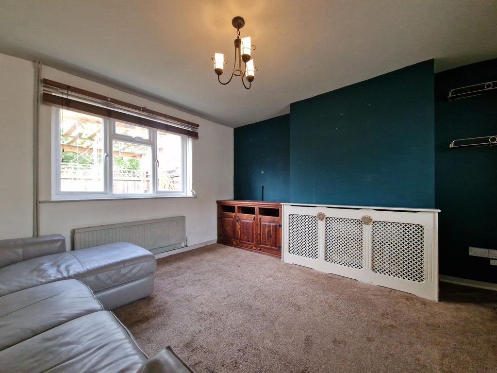 Property photo 2 of 12 Lounge