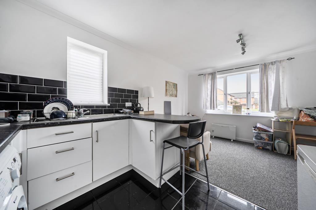 Property photo 2 of 12 Kitchen