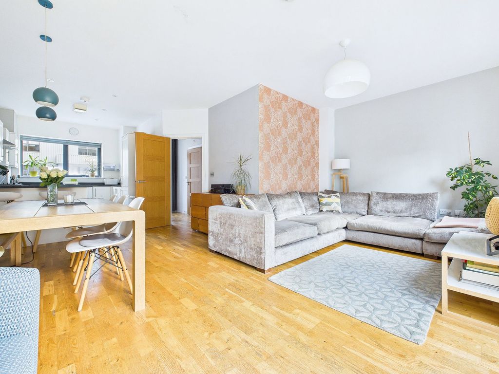 Property photo 2 of 30