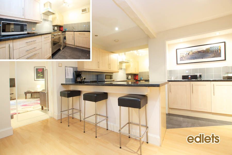 Property photo 3 of 13 Kitchen &amp; Breakfast Bar