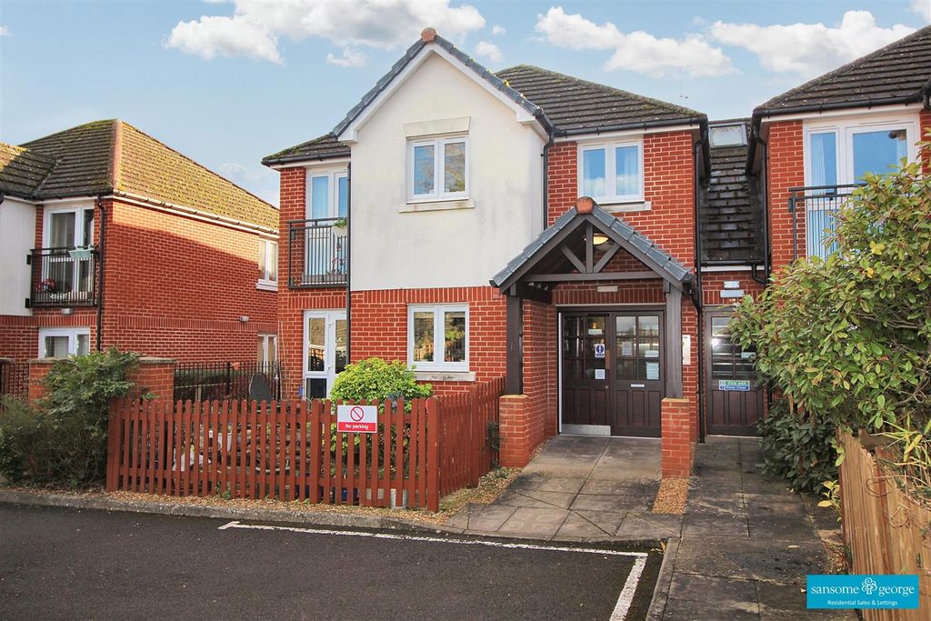 Property photo 1 of 8 Front